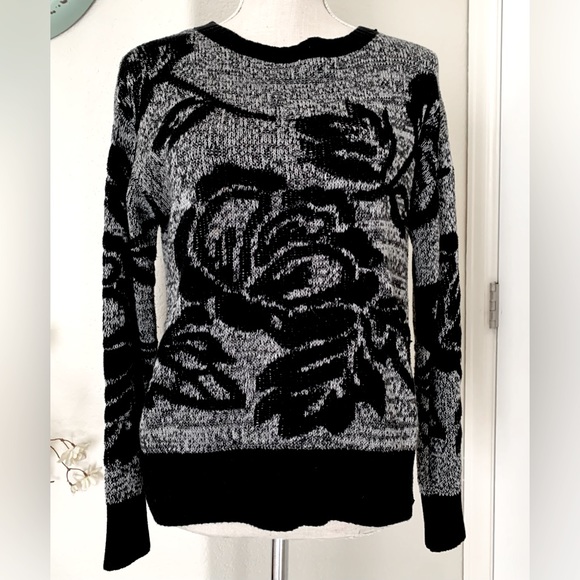 GAP Knit Sweater with Flower Graphic - Picture 1 of 12